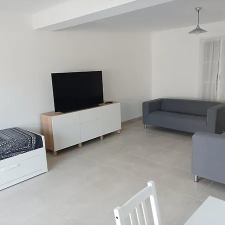 Holiday home Maison 4 A 300m De La - Climatisee *