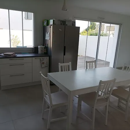 Holiday home Maison 4 A 300m De La - Climatisee